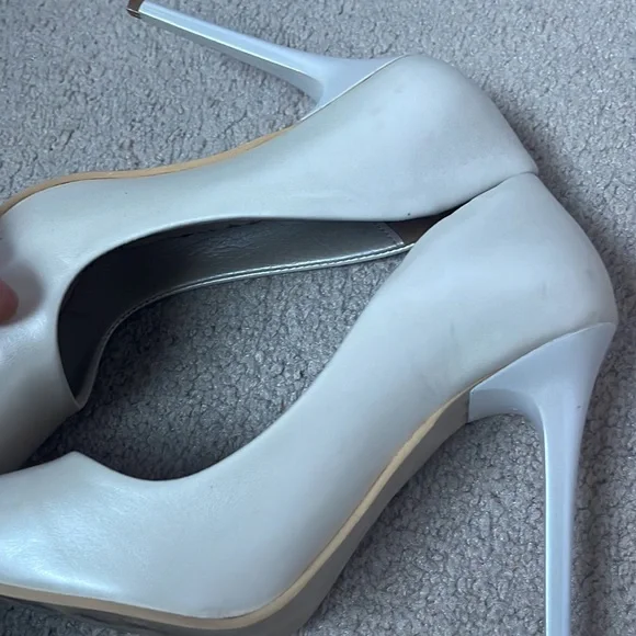 🛍️SALE🛍️ Pearl Color Pointed Toe Heels - Picture 3 of 7